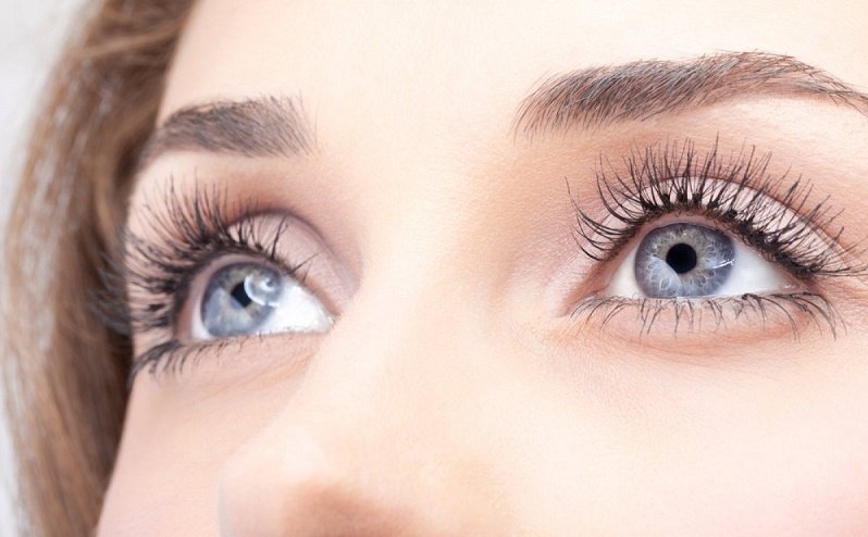 بهبود بینایی و حفظ سلامت چشم‌ها نیازمند ترکیب متنوعی از ویتامین‌ها و مواد مغذی است. ویتامین‌ها و مواد مغذی زیر به بهبود بینایی شما کمک می کنند:   1. ویتامین A: ویتامین A برای حفظ سلامتی رتینا (بخش حسی چشم) بسیار مهم است و می‌تواند به بهبود دید در شرایطی مانند کم‌بینایی کراتینیک، تاریکی شبانه و کراتو ...