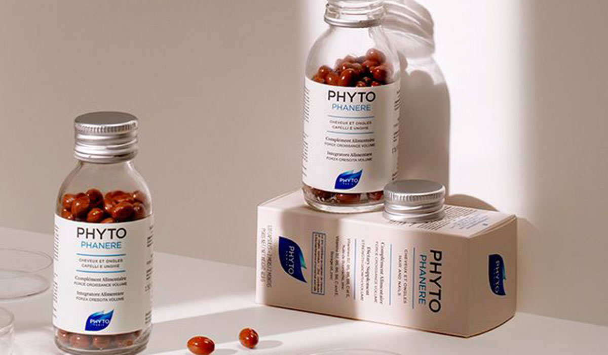 قرص فیتو شامل ویتامین های زیادی هستش ویتامین‌ها برای سلامتی موها بسیار مهم هستند. آنها به عنوان مواد مغذی اساسی در رشد، تقویت و حفظ سلامت موها نقش دارند. در ادامه، به برخی از ویتامین‌های قرص فیتو که برای رشد موها مهم است می‌پردازیم :   1. ویتامین A: ویتامین A به تقویت موها کمک می‌کند و سلامت پوست و  ...